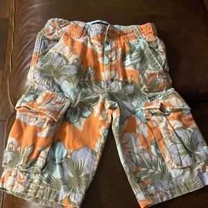 🌺 Mini Boden | Boys Hawaiian Print Cargo Shorts | Boys Size: 6Y
